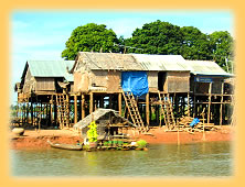 Stelzenhaeuser am Tonle Sap Fluss