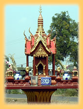 Geisterhaeuschen in Buri Ram