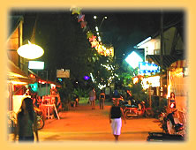 Green Mango Road am Abend