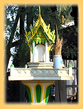 Geisterhaeuschen im Isaan