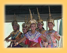 Taenzerinnen am Wat Sothorn