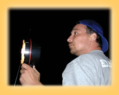 Ralph mit Spotlight bei der Nachtsafari