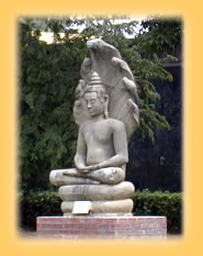 Sitzender Buddha im Koenigspalast von Lopburi